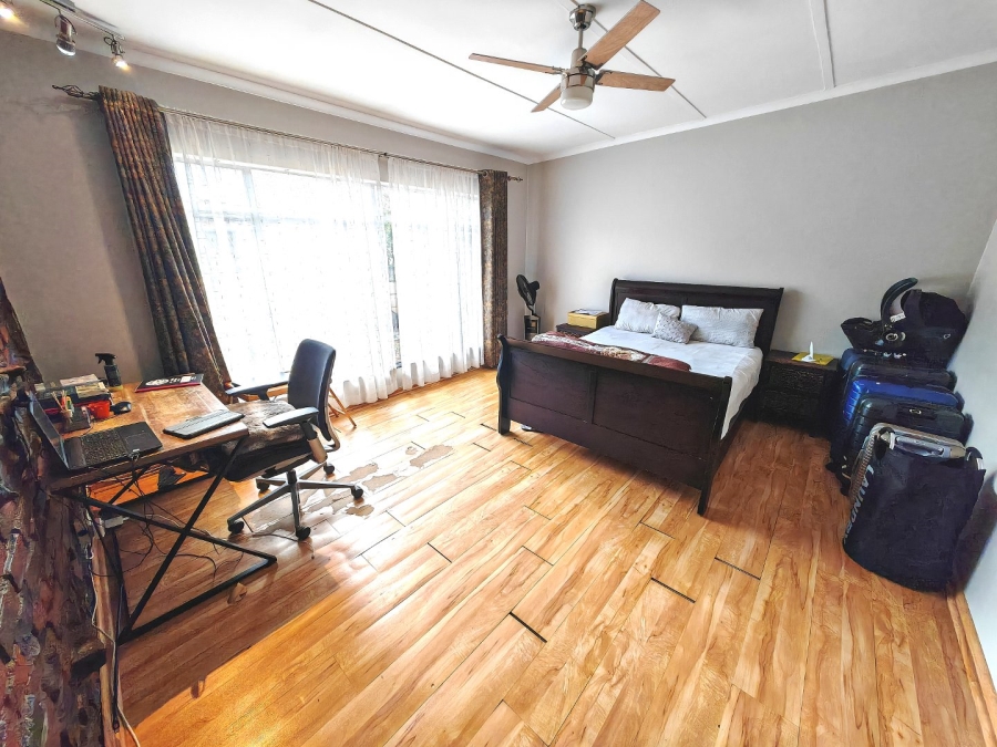 5 Bedroom Property for Sale in Fichardt Park Free State